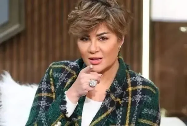 إعلامية شهيرة: أتلقى رسائل أسبوعيا من معجب منذ 30 سنة | إنسان