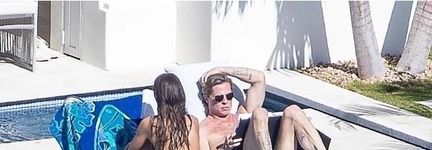 براد بيت برفقة حبيبته