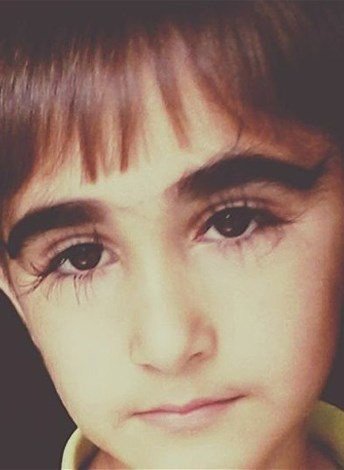 طفل..صاحب "أطول رموش" في العالم!