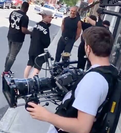 RAPPEURS CLIP FUSIL Une des caméras servant à filmer le clip des rappeurs sur place.