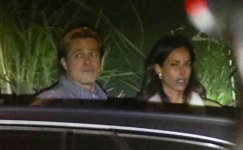 براد بيت برفقة حبيبته الجديدة