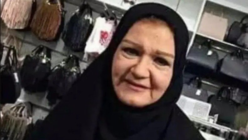 ميمي جمال وهي مرتديه الحجاب 