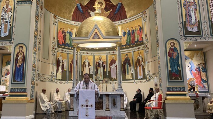 المطران ميلاد جاويش يلقي عظته.