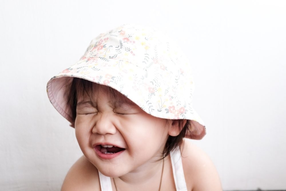 البكاء الوهمي أحيانا يكون وسيلة للتواصل والتعبير - Shutterstock